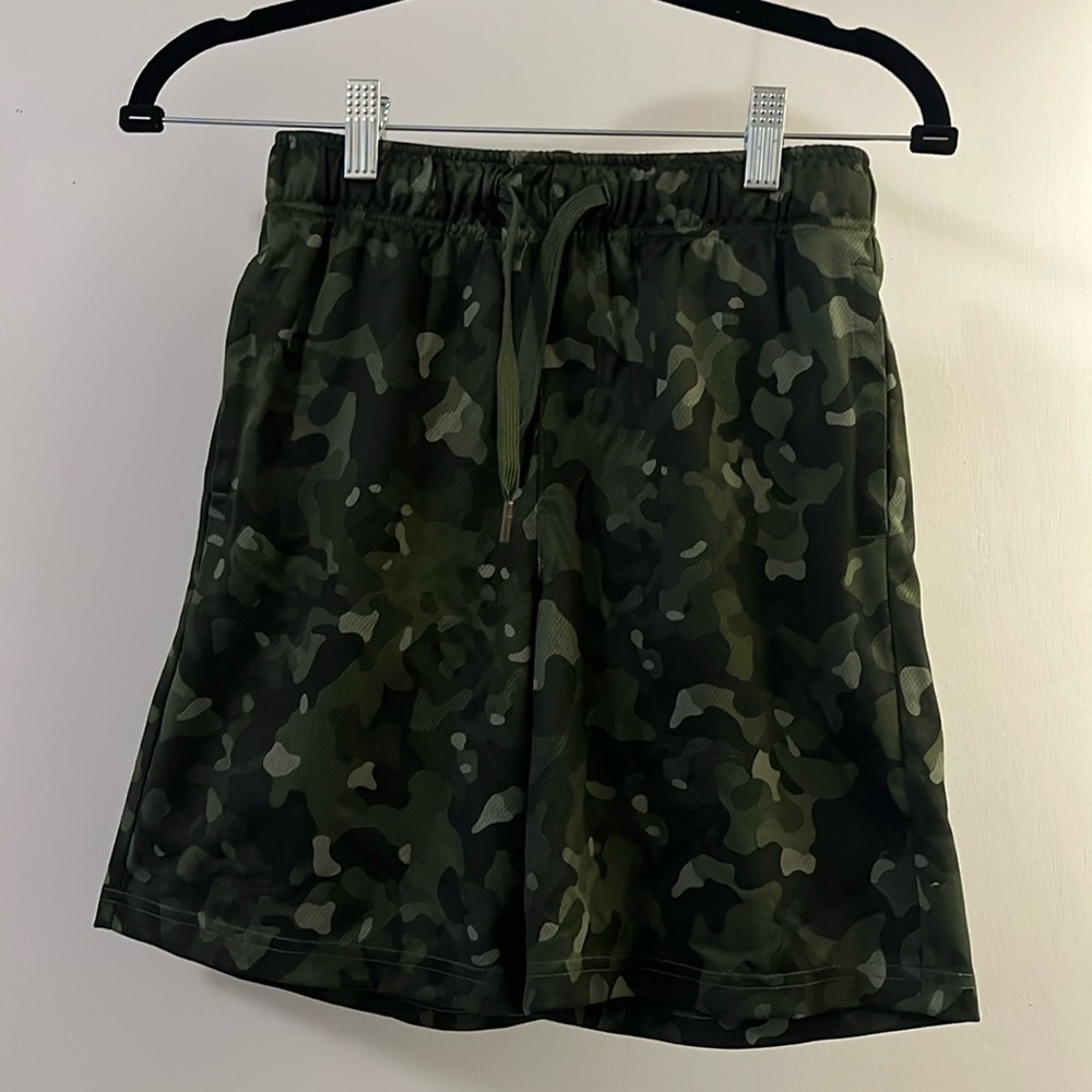 Boys Green Camo shorts with pockets size M